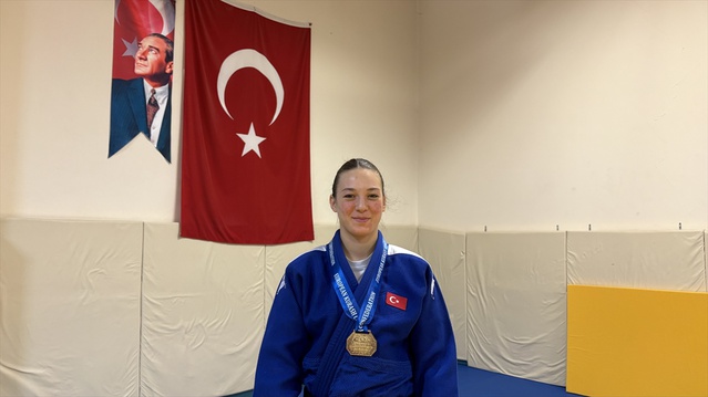 Tuana Kambur, Avrupa Kuraş'ta altın kazanıp dünya şampiyonluğunu hedefliyor