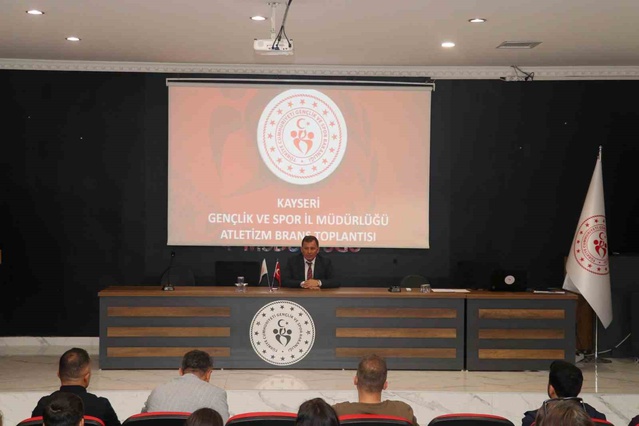 Kayseri'de Kabakcı'nın katıldığı atletizm toplantısında yıllık planlar ele alındı