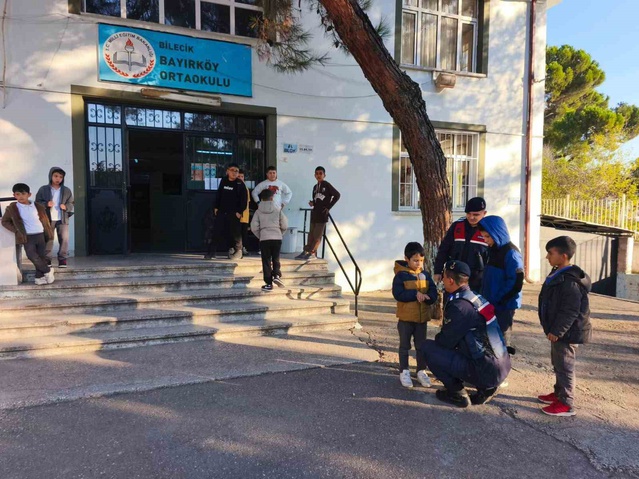 Bilecik'te 20 okul çevresinde jandarma denetimi riskleri önlemeyi amaçladı