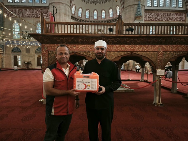 Vakıflar, Edirne ve Kırklareli'de 50 cami ve Kur'an kursuna ilk yardım seti ulaştırdı