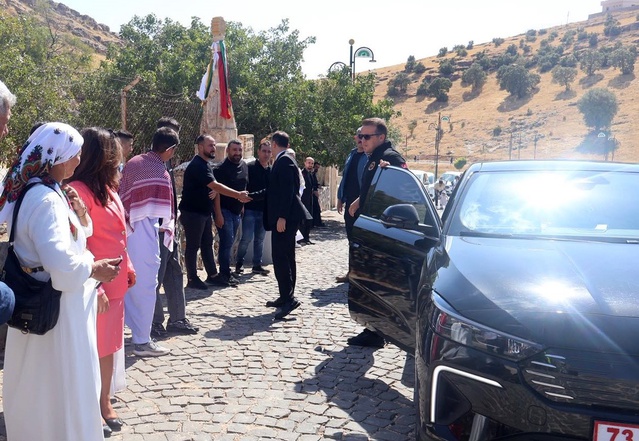 İdil Kaymakamı Adıgüzel, Mağara köyünde Ezidilerle bayramlaştı ve talepleri dinledi