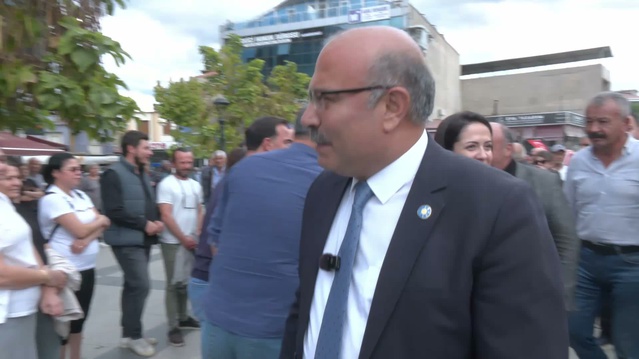 Sarıgöl'de üzüm çiftçisi traktörlerle eylem yaptı: Fiyatlar maliyetin altında