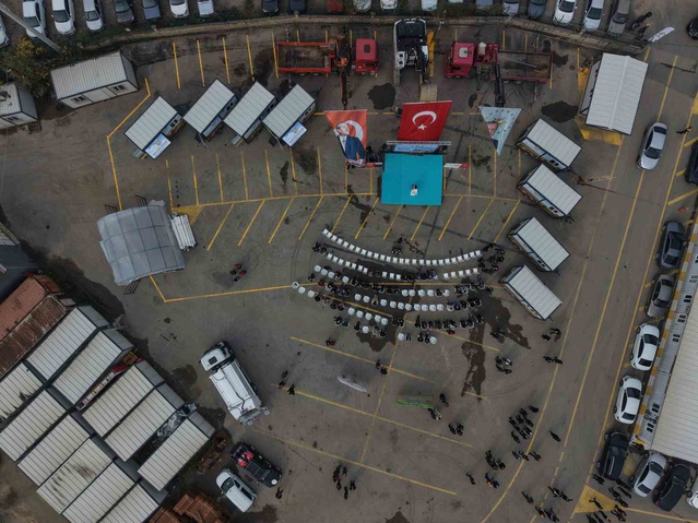 Düzce İl Özel İdaresi 48 çiftçiye sera, 8 ilçeye mobil mutfak verdi