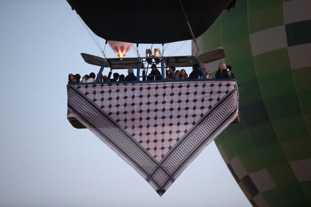 Göreme'de Gazze'ye destek etkinliğinde kefiyeli balonlar 45 dakika uçtu