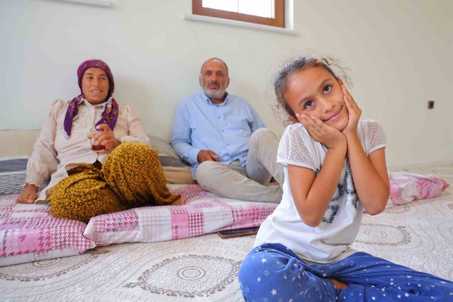 Maraş Dulkadiroğlu'nda depremzede Orhan Akkurt "Bu evleri yapma şansımız yoktu" dedi.