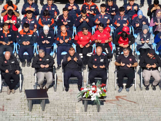 Van depreminin 15. yılında AFAD'ın eğitim alanında anma programı düzenlendi