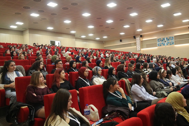 Biruni Üniversitesi'ndeki kekemelik sempozyumunda bireyler deneyimlerini paylaştı