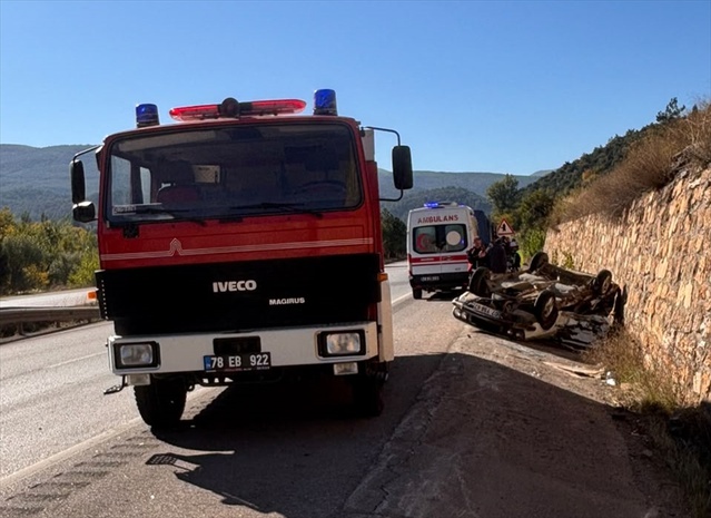 Karabük'te iki ayrı kazada 4 kişi yaralandı, 1'inin durumu ciddiyetini koruyor
