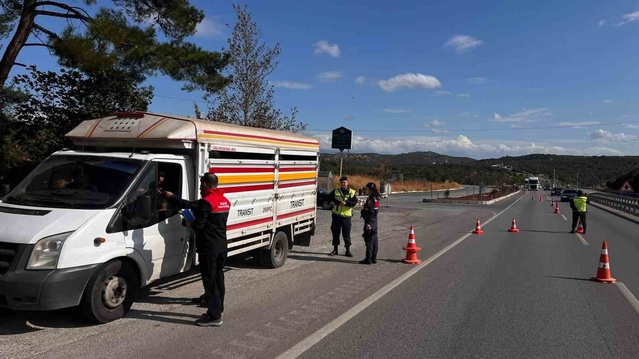 Balıkesir'de canlı hayvan taşıyan araçlarda Tarım ve Orman denetimi yapıldı