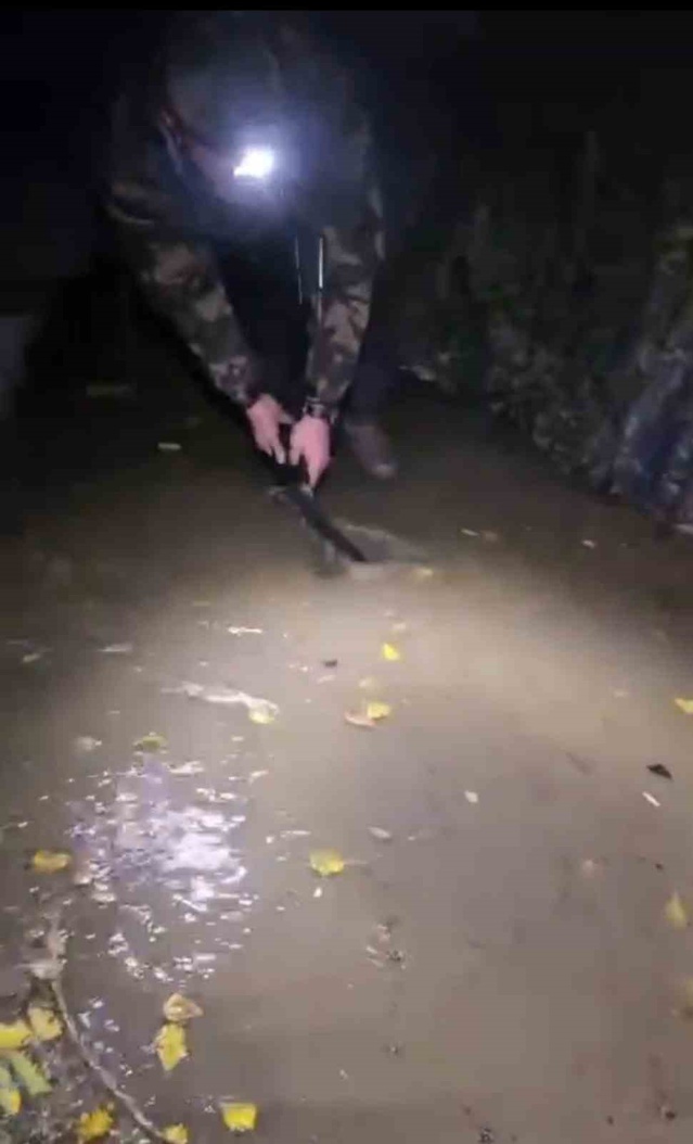 Elazığ Sivrice'de kampçılar Hazar Gölü kıyısında fırtınada zor anlar yaşadı