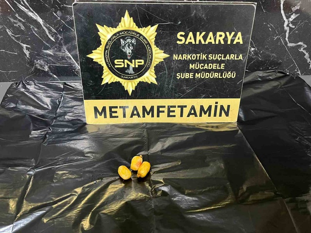 Sakarya'da otobüste 459 gram metamfetamin taşıyan İran uyruklu şüpheli tutuklandı