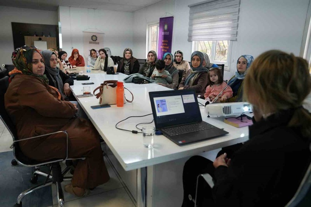 Diyarbakır'da meme kanseri seminerinde Dr. Altıntaş erken tanıyı anlattı