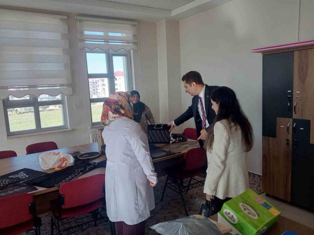 Aydıntepe Kaymakamı Yıldırım, okul ve kurslarda öğretmen ve kursiyerlerle görüştü