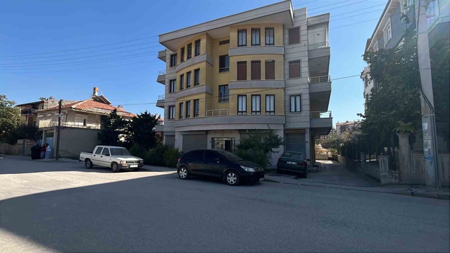 Meram'da apartman komşuları arasında kedi tüyü kavgası: Biri bıçakla yaralandı