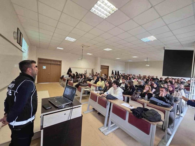 Erzincan'da Narkorehber Gençlik Modülü eğitimiyle 610 üniversiteli bilgilendirildi