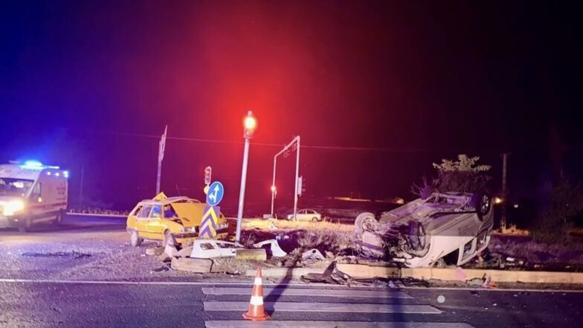 2 araç çarpıştı: 3’ü ağır 7 yaralı