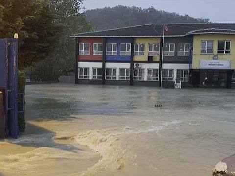 İstanbul, Kocaeli ve Sakarya'da okullar yarın da tatil