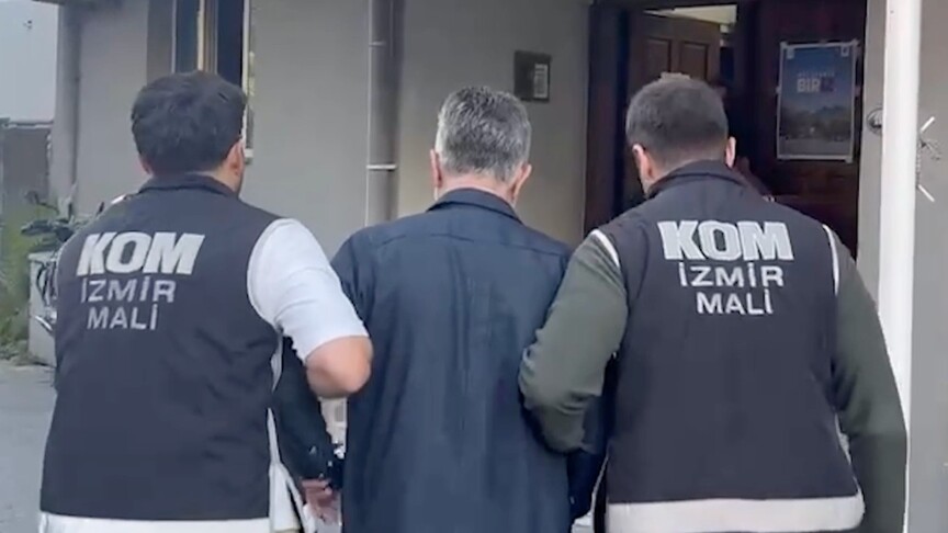 İzmir'de Bayraklı Belediyesine yönelik rüşvet ve ihale soruşturmasında 15 şüpheli tutuklandı