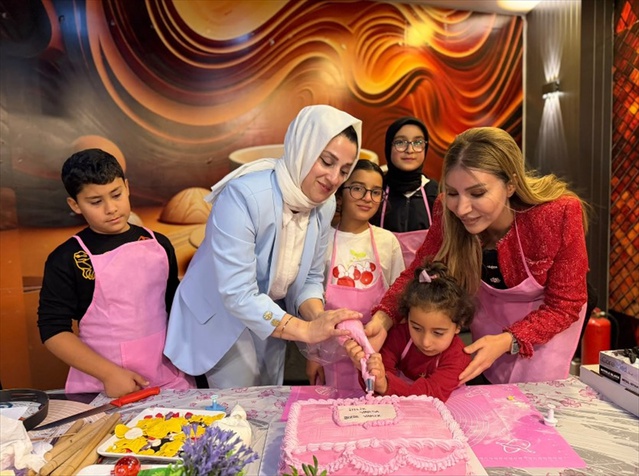 Hakkari'de çocuklar İyilik Var etkinliğinde pasta yapıp oyun parkında eğlendi
