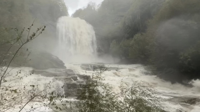 Sağanak sonrası Suuçtu Şelalesi'nde debi artınca Niagara'yı aratmayan manzara oluştu