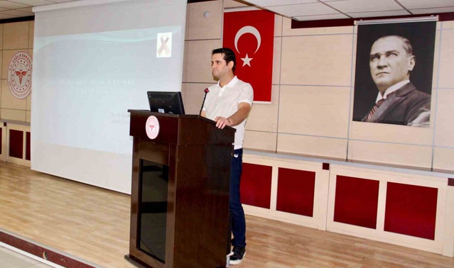Kayseri Devlet Hastanesi personeline meme kanseri farkındalık eğitimi verildi