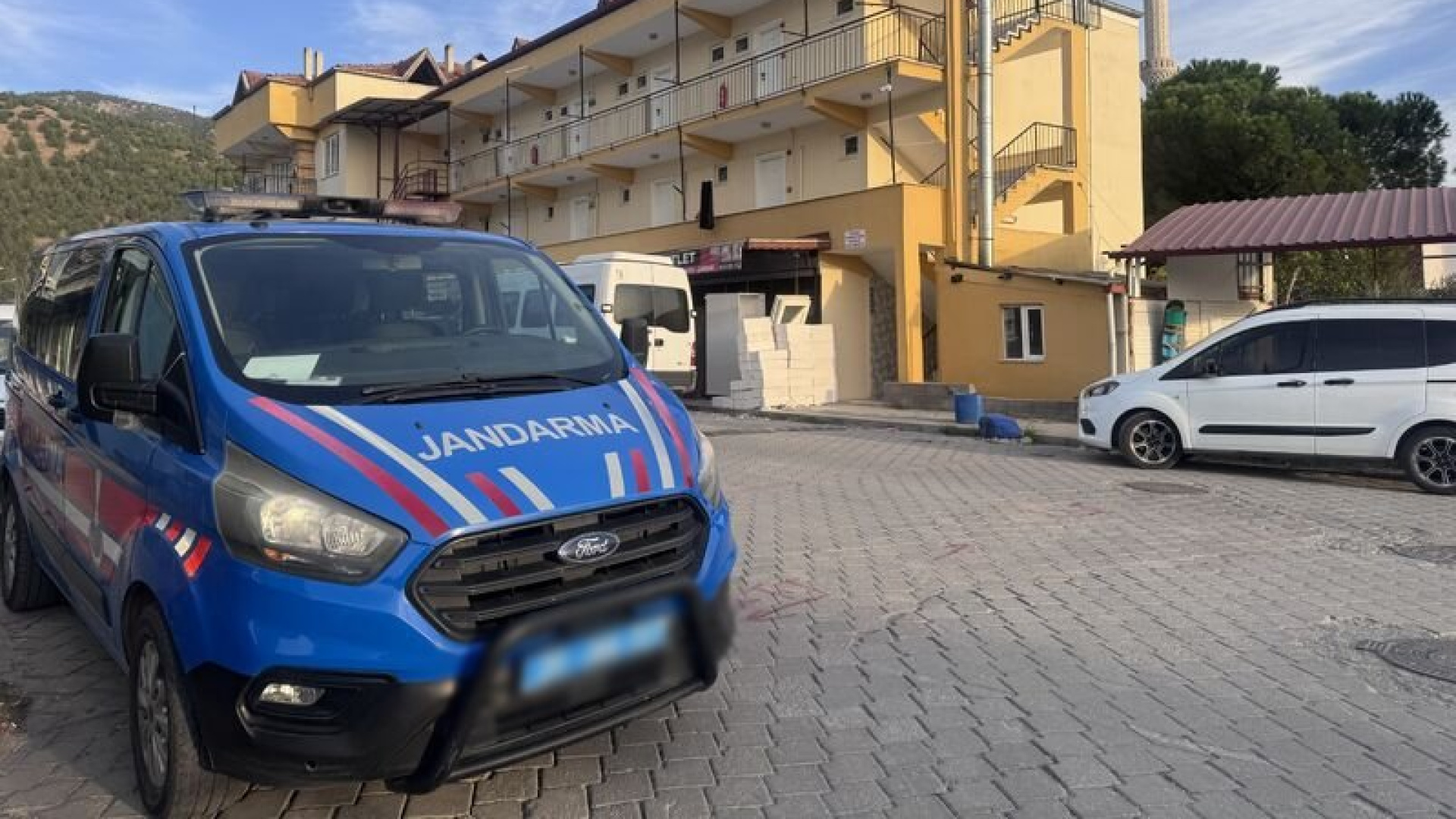 Yaşlı çift pansiyonda ölü bulundu