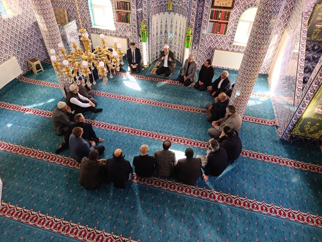 Ağrı Hamur'da umre adaylarına Merkez Camii'nde İl Müftüsü tavsiyelerde bulundu
