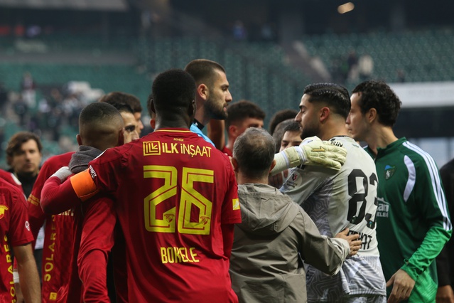 Göztepe, Kocaelispor'u deplasmanda 2-1 yendi ve üst üste ikinci galibiyetini aldı