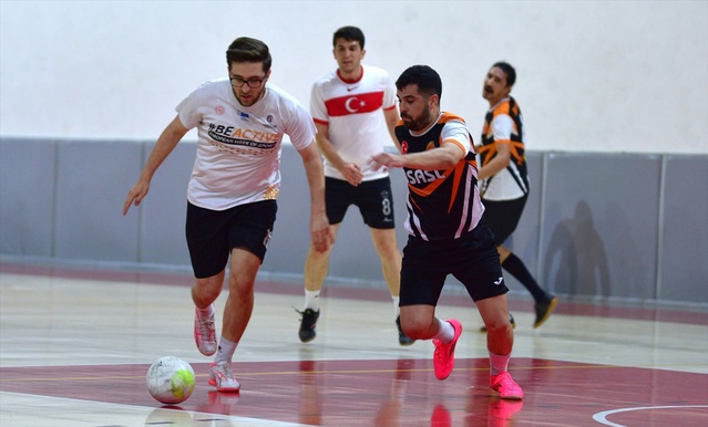 Osmaniye'de düzenlenen futsal turnuvasında Samet Aybaba Spor Lisesi şampiyon oldu
