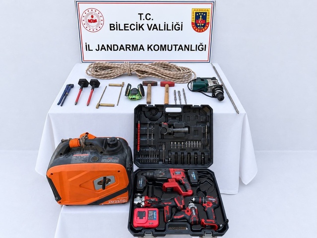 Bilecik Gölpazarı'nda define arayan 5 şüpheli KOM operasyonuyla suçüstü yakalandı
