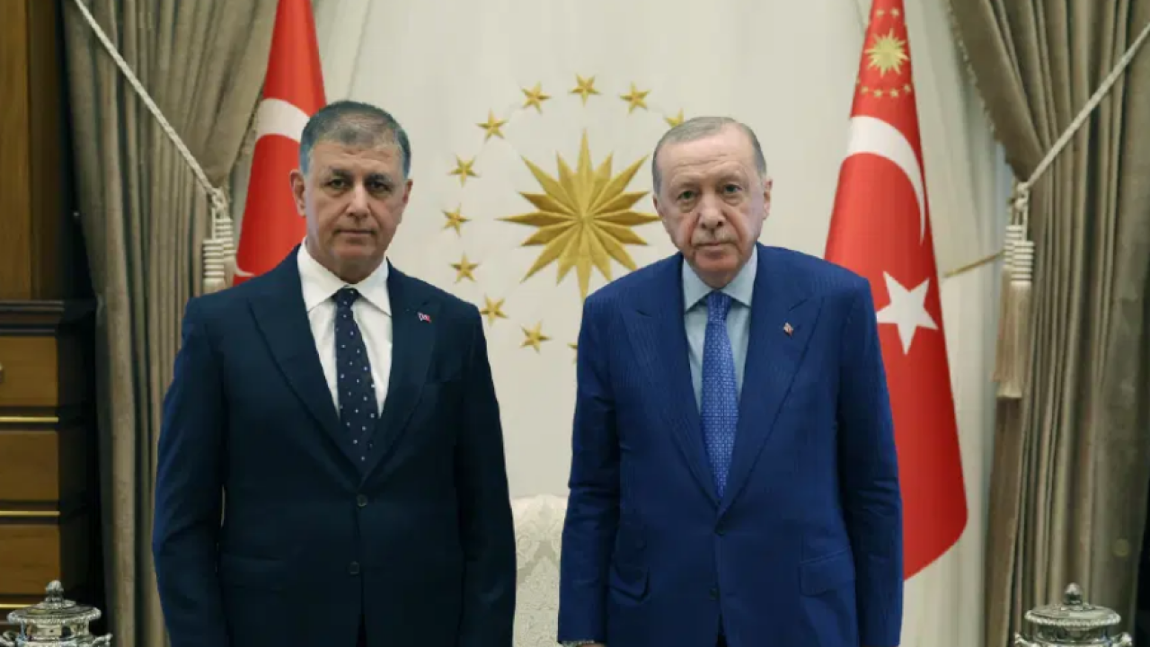 Cemil Tugay AK Parti Genel Merkezi’nde: Rozetini Erdoğan’ın takması bekleniyor