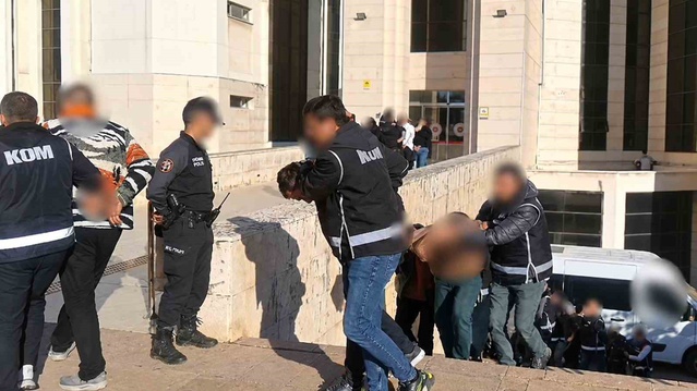Balıkesir Edremit'te iki iş yerine silahlı saldırıda 1 ölü, 3 yaralı; 13 tutuklandı