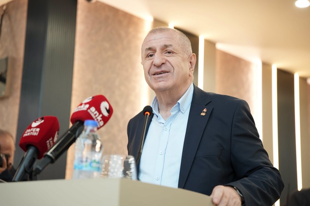Özdağ, Özel'e çerçeve yasada Cumhuriyeti yıkacak projeye ortak olmaması çağrısı yaptı