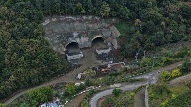 Trabzon'da Güney Çevre Yolu'nun T1 tünelinde bir tüp tamamlandı