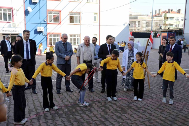 Karasu'da öğrenciler geleneksel oyunları Maarifin Kalbinde Oyun Projesi'yle oynadı