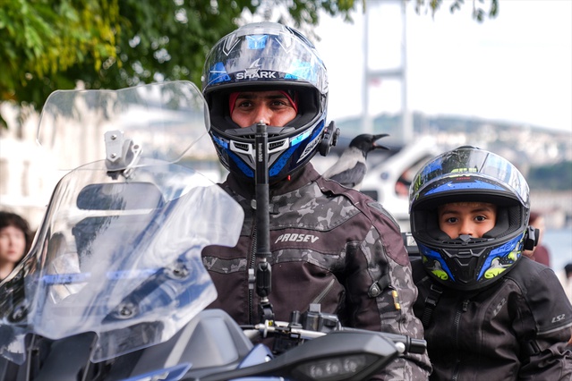 İzmir'den motosikletle 7 bin kilometre kat eden baba-oğul umresini tamamladı