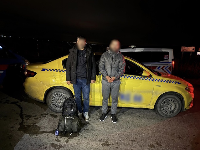 Uzunköprü'de jandarma 10 kaçak göçmeni yakaladı, 1 organizatör şüphelisi gözaltında