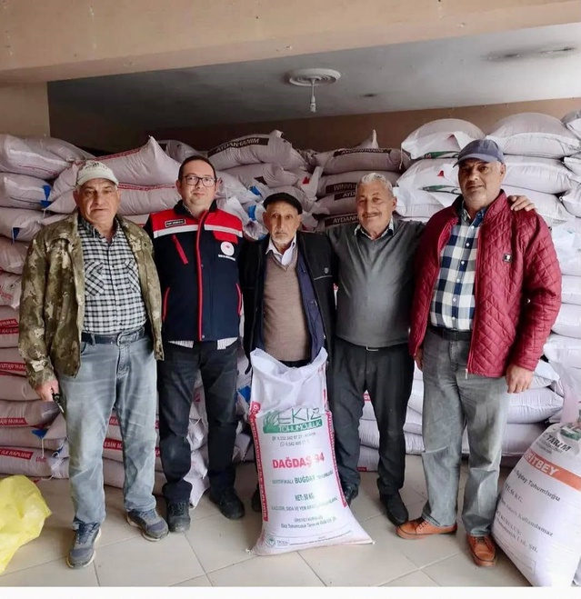 Afyonkarahisar Bayat'ta dağdaş buğday tohumu 25 üreticiye yüzde 50 hibeyle verildi