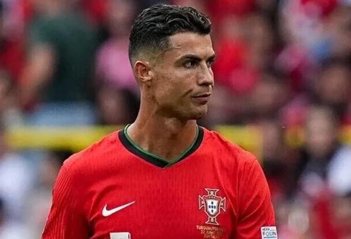 Ronaldo, milli takımı bırakmadığını açıkladı