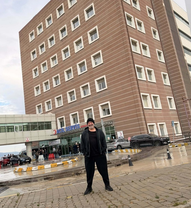 Kalp krizi tedavisi gören Cem Yılmaz, ÇOMÜ Hastanesi'ne kontrol için geldi