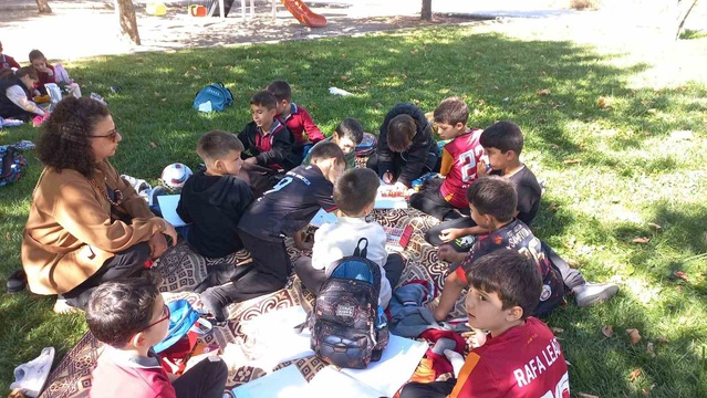 Denizli Çivril'de 2. sınıf öğrencileri 'Maarifin Kalbinde Oyun' ile ders pekiştirdi