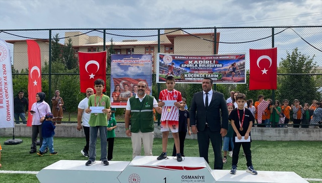 Osmaniye Kadirli'de ilkokul futbol turnuvası 19 okul takımıyla sona erdi