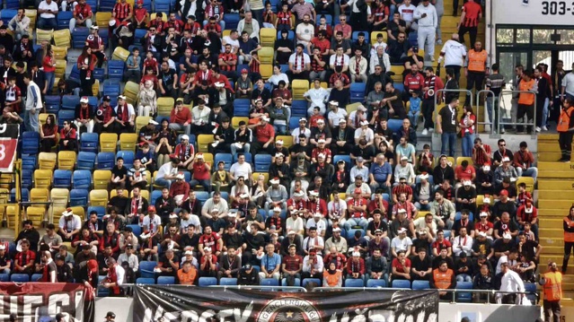 Amed Sportif maçı öncesi Gençlerbirliği taraftarları yönetime tepki gösterdi
