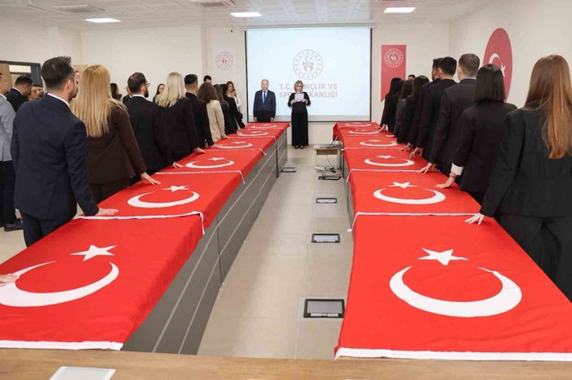 Aydın'da sözleşmeli gençlik ve spor personeli yemin edip memur kadrosuna geçti