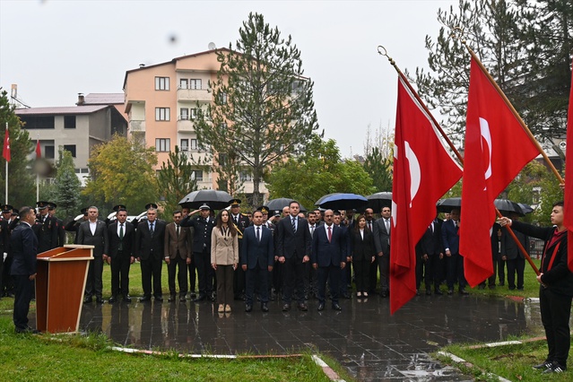 Hizan'da 29 Ekim Cumhuriyet Bayramı Hükümet Konağı'nda törenle kutlandı