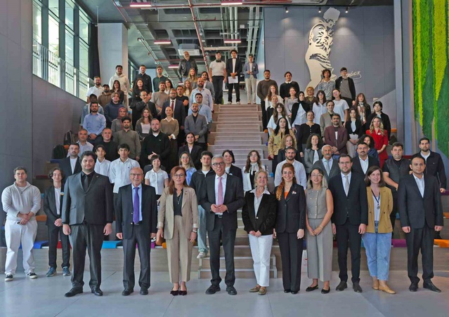 Yaşar Üniversitesi forumunda gençlerin tarımsal dönüşümdeki rolü tartışıldı