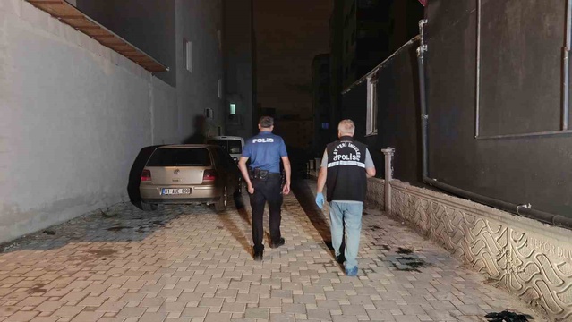 Adana Sarıçam'da pencereden kaçarken 3. kattan düşen öldü, iki kişi gözaltına alındı