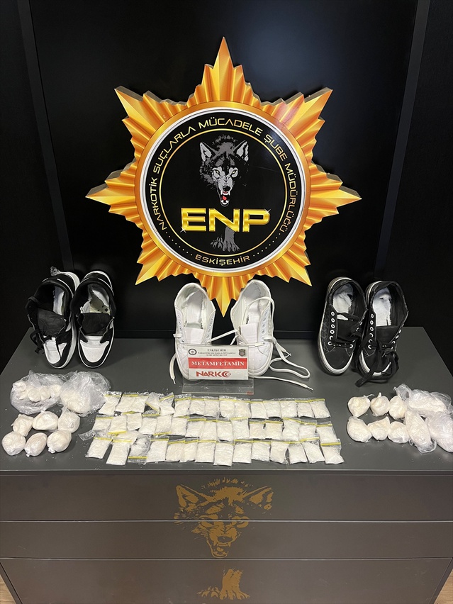 Eskişehir'de ayakkabıda 1 kilo 120 gram uyuşturucu bulundu, 3 şüpheli tutuklandı