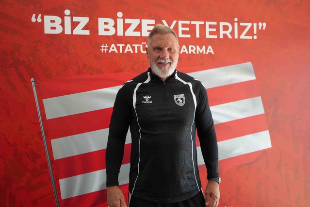 Samsunspor hocası Fink, Trabzonspor derbisi öncesi rakibin kadro kalitesini üstün gördü