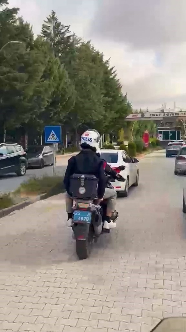 Elazığ polisi, KPSS'ye geç kalan adayları motosiklet ve araçlarla sınava yetiştirdi